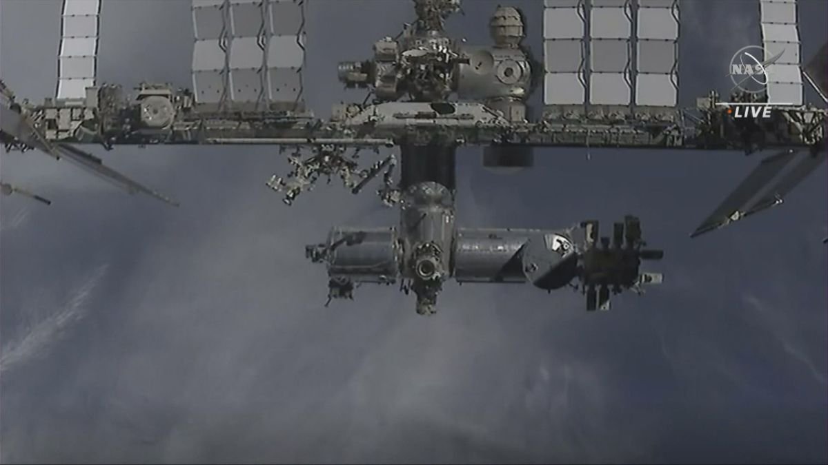 クルードラゴン宇宙船運用2号機（Crew-2）から撮影された国際宇宙ステーション ©︎JAXA/NASA